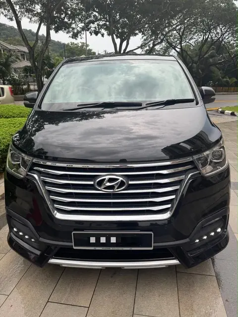 Front grille of the Hyundai Grand Starex Plus
