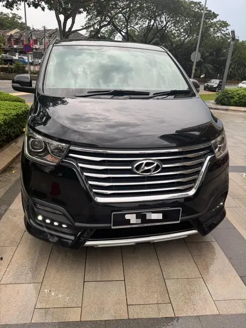 Front view of the black Hyundai Grand Starex Plus